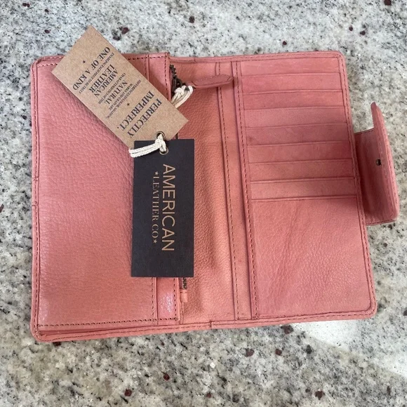 Lucas Slim Leather Wallet from AMERICAN LEATHER CO. - Picture 3 of 9